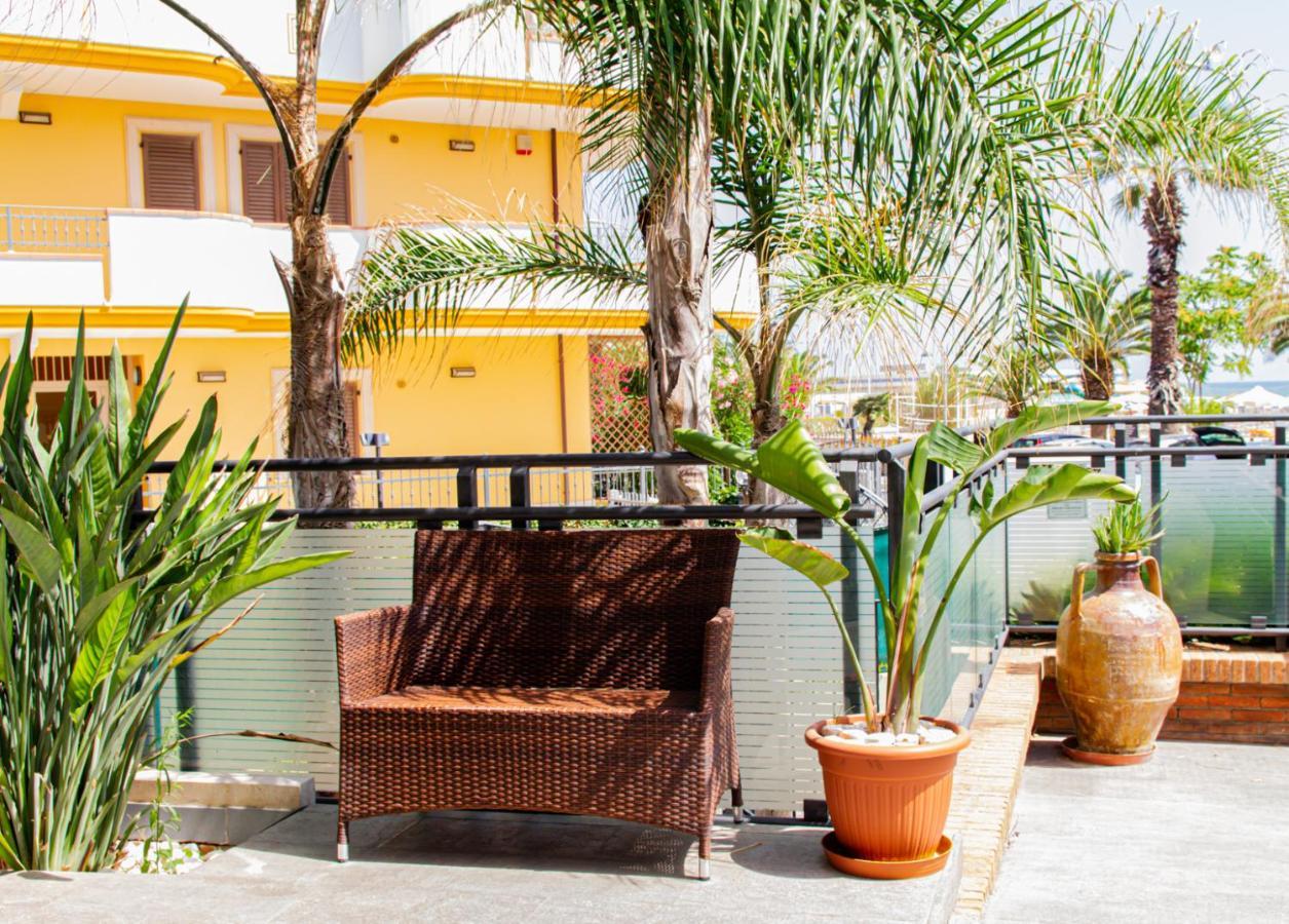 Residence Playa Tortoreto Buitenkant foto