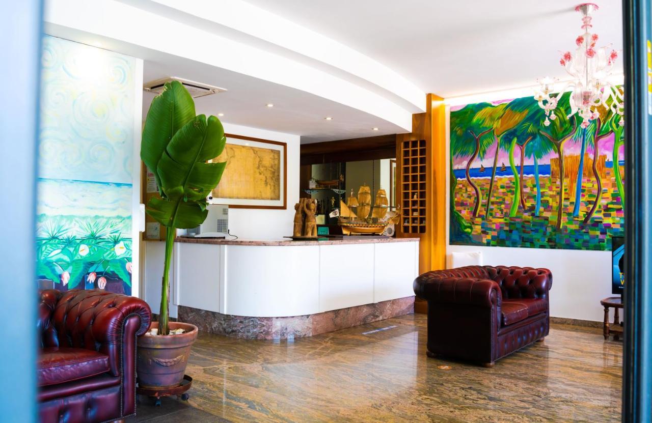 Residence Playa Tortoreto Buitenkant foto